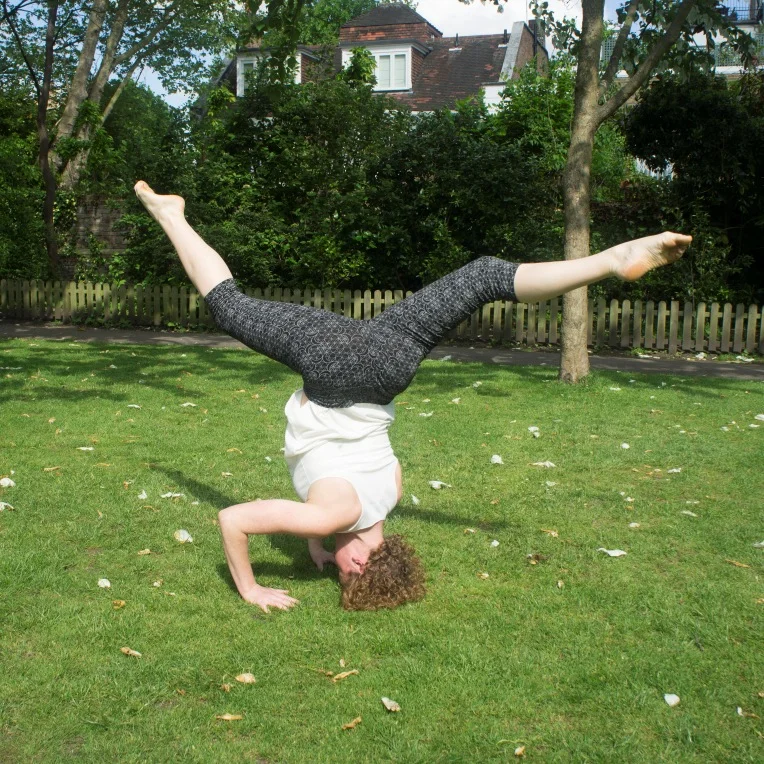 AROMA YOGA - Clarity and Inversions