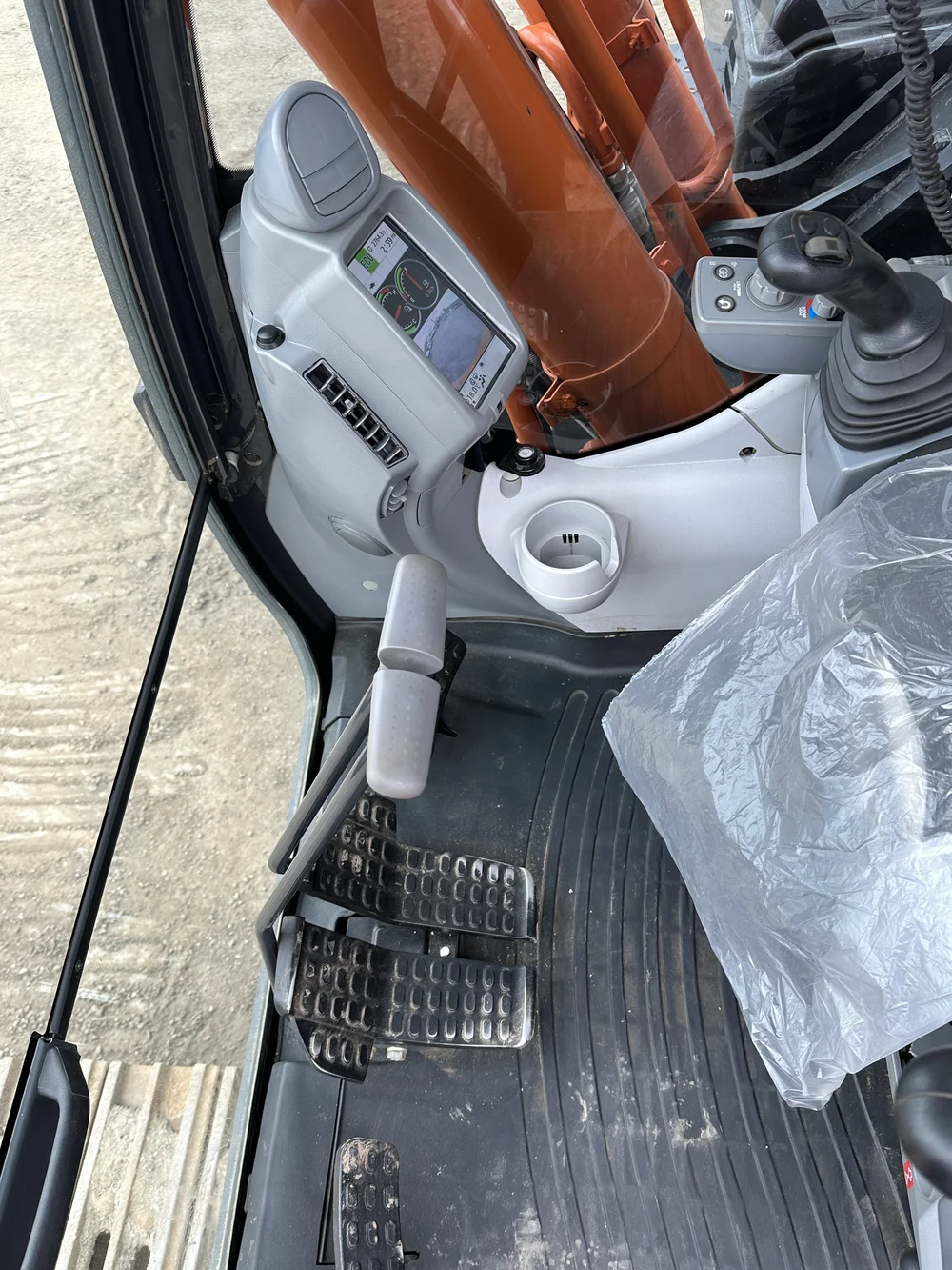 2021 Hitachi ZX360LC Excavator, 2722hrs $265,000 + GST (Copy
