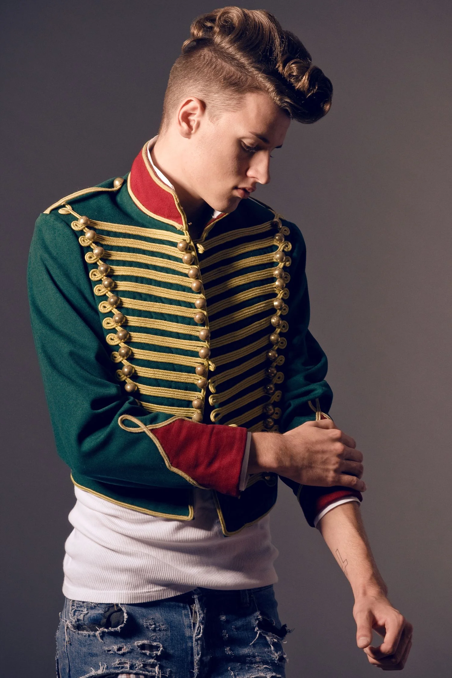 model Mike hair Marco Arena & Team make-up Ira Möller styling Hair-Arena / Corinna Saric Take a look into the gallery !