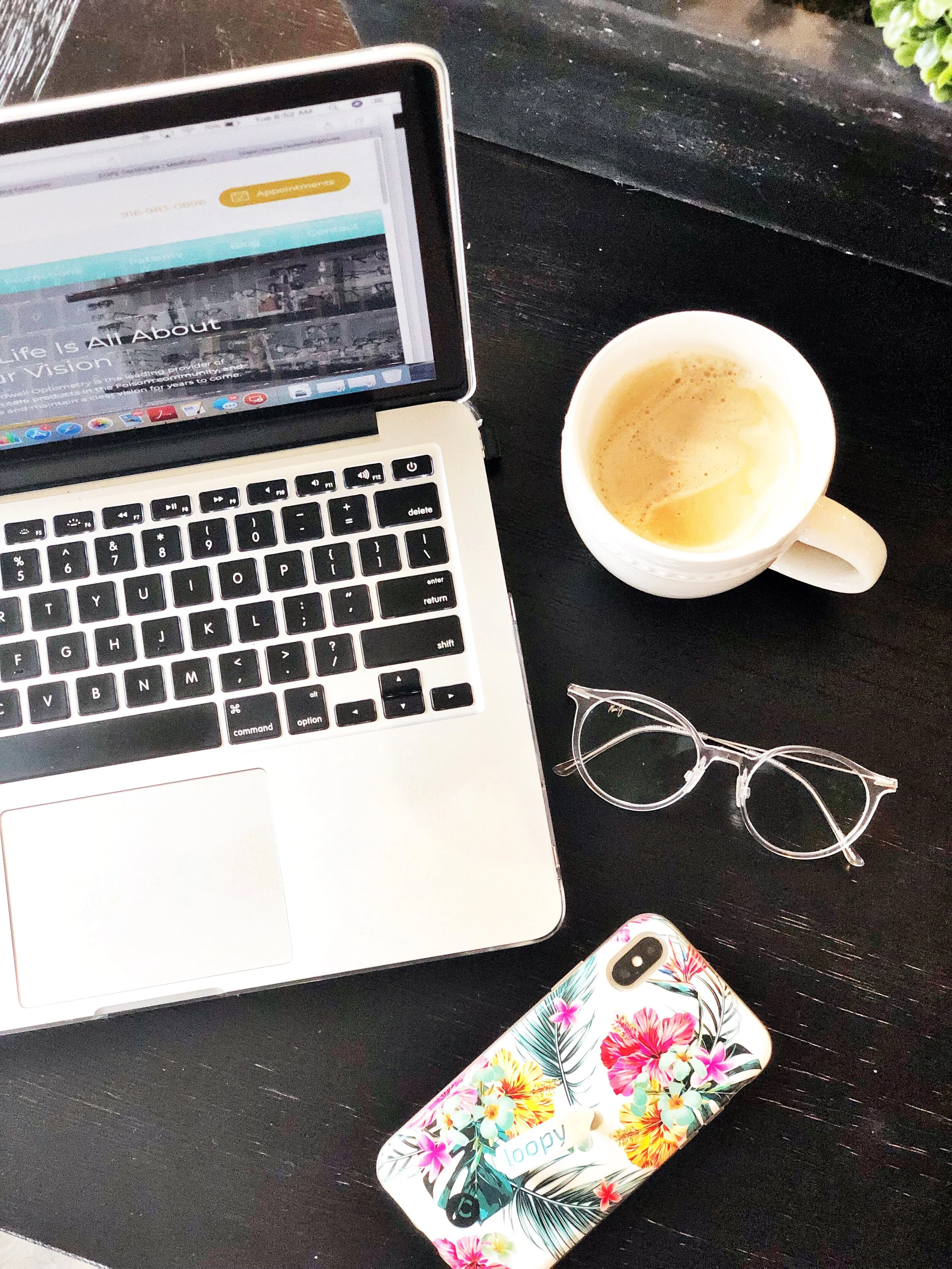 Digital eye strain: an unwelcome guest during COVID.