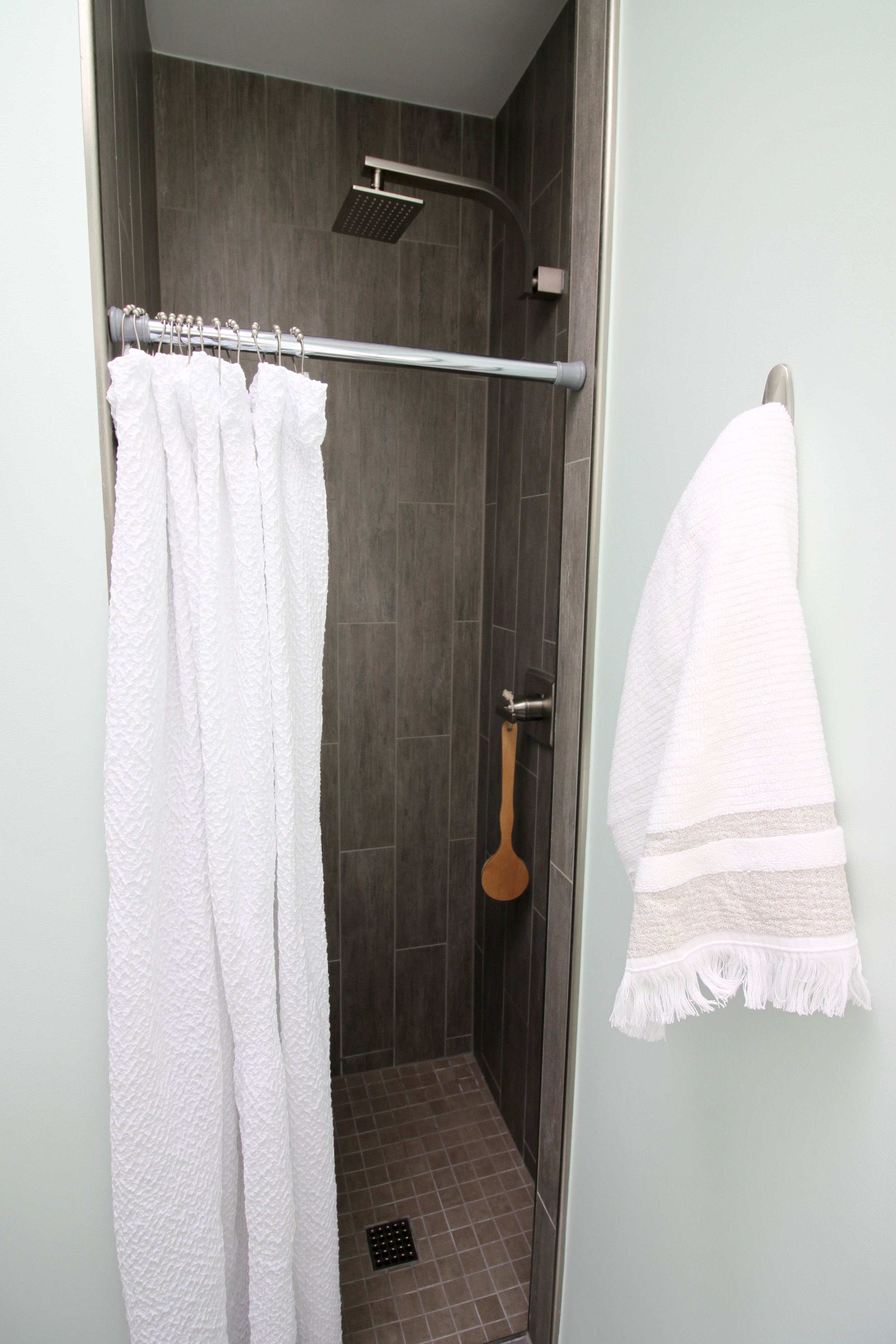 Vertical Tiles Keep the Shower From Feeling Claustrophobic