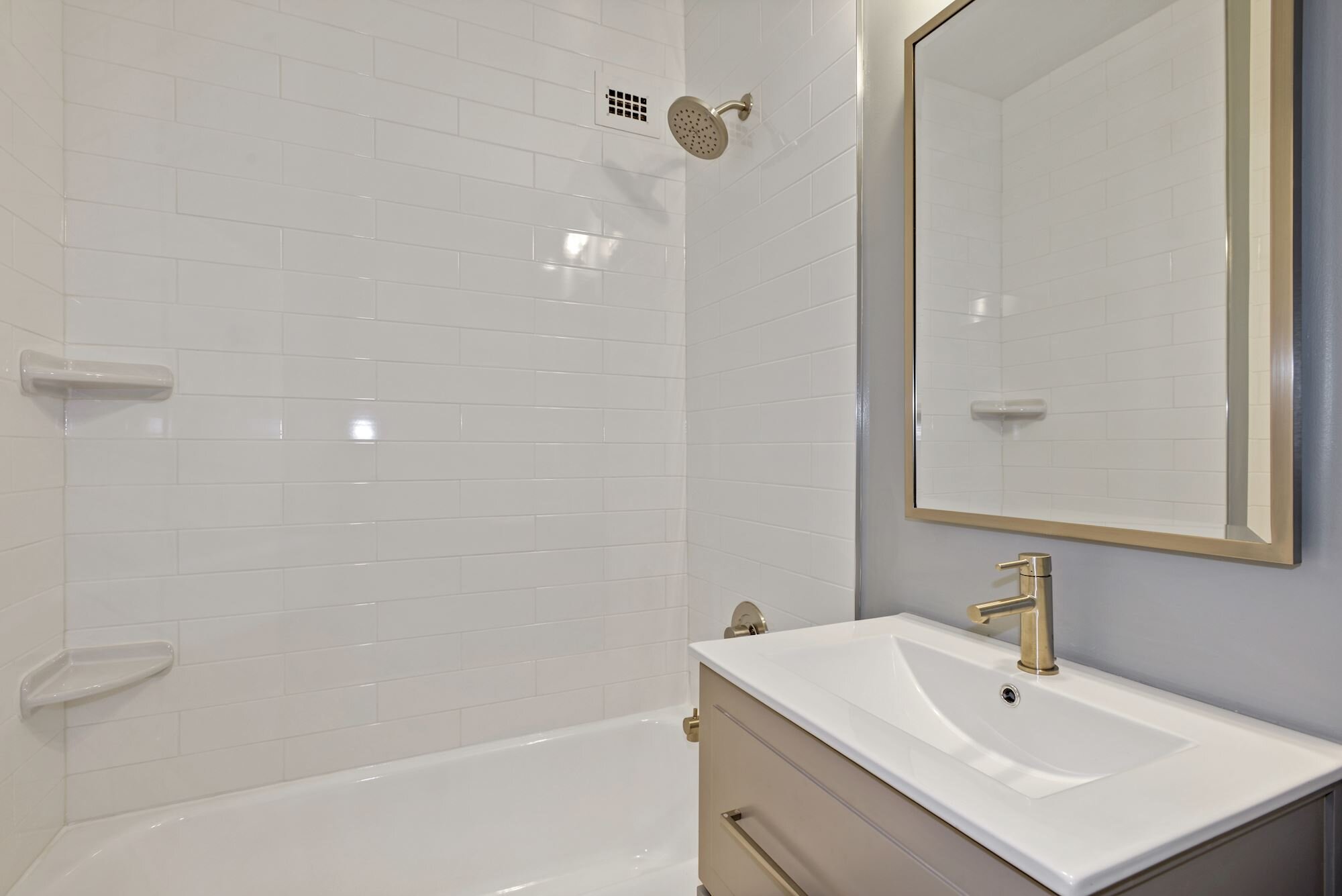 White &amp; Bright Tub/Shower Combo`