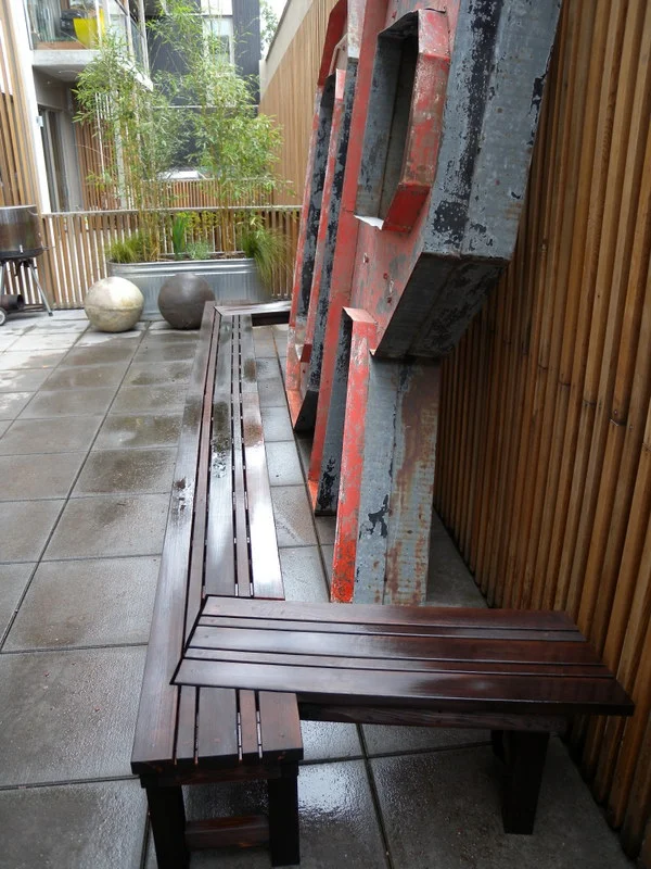 Patio angled bench (Torched Cedar : wet version)