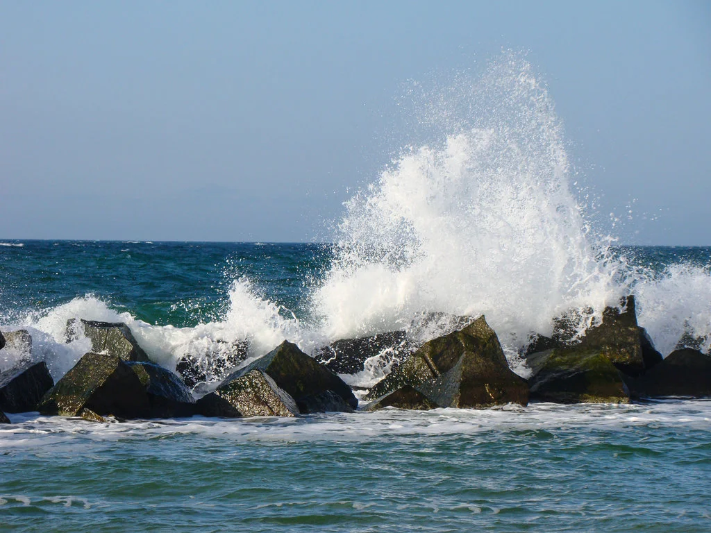 wavescrashing-guy.jpg