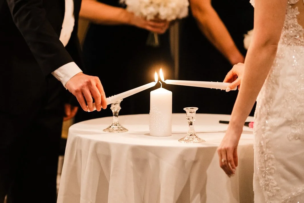 Some cozy, classy sneak peeks from Katie and Arturo&rsquo;s Thanksgiving week wedding now coming your way. ✨🪽😍