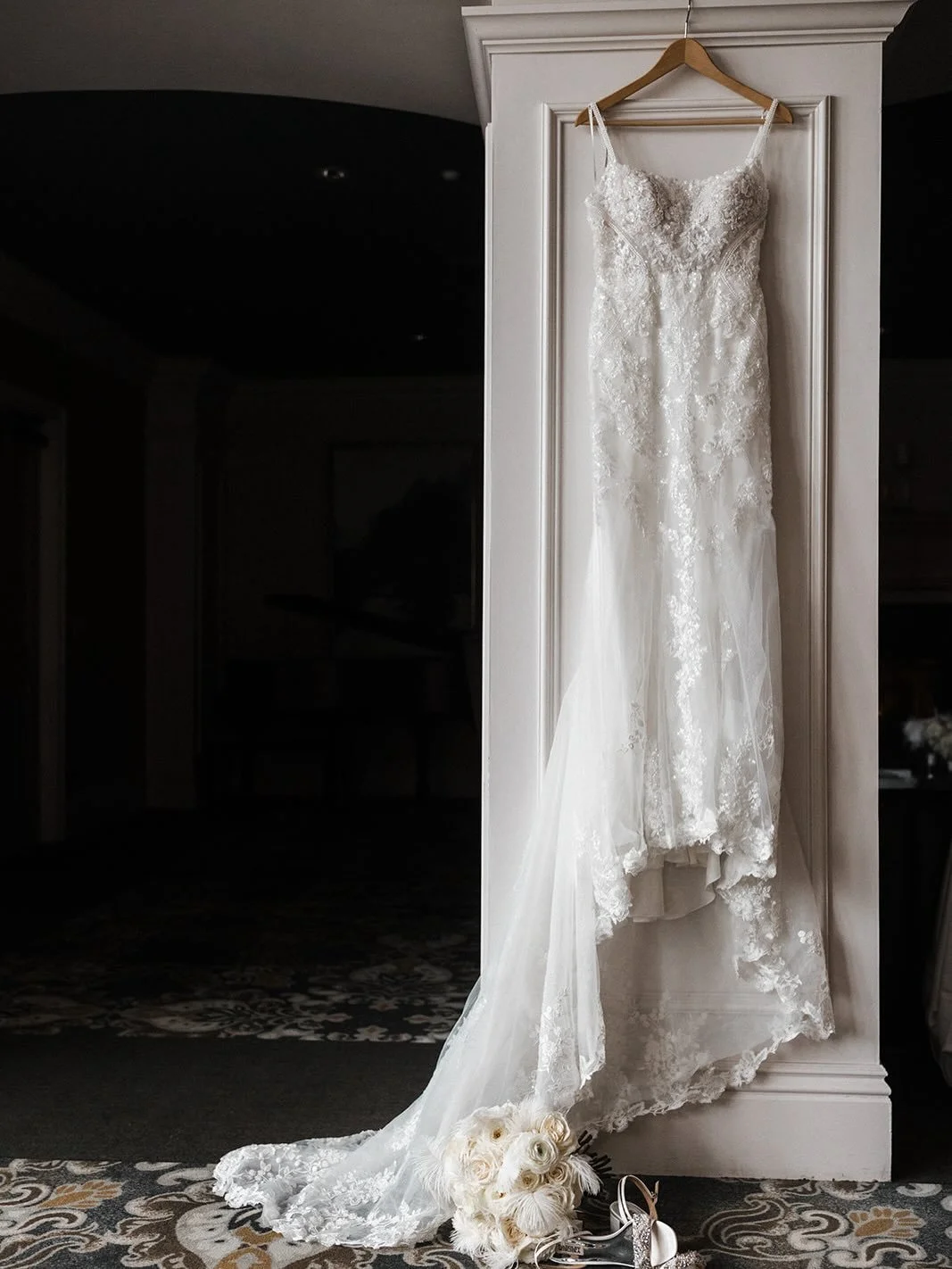 The wintery art deco details from Katie and Arturo&rsquo;s wedding are giving me life. What a way to end November - and my 2025 wedding season! 🙏🍸🪽