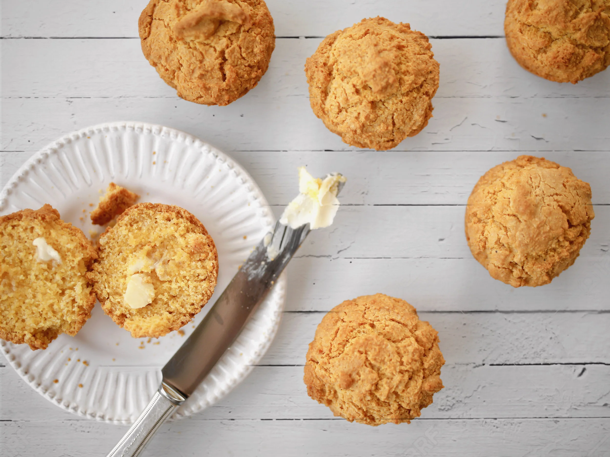 laurennicolefoot-2018-october-cornmealmuffins-8_2.jpg