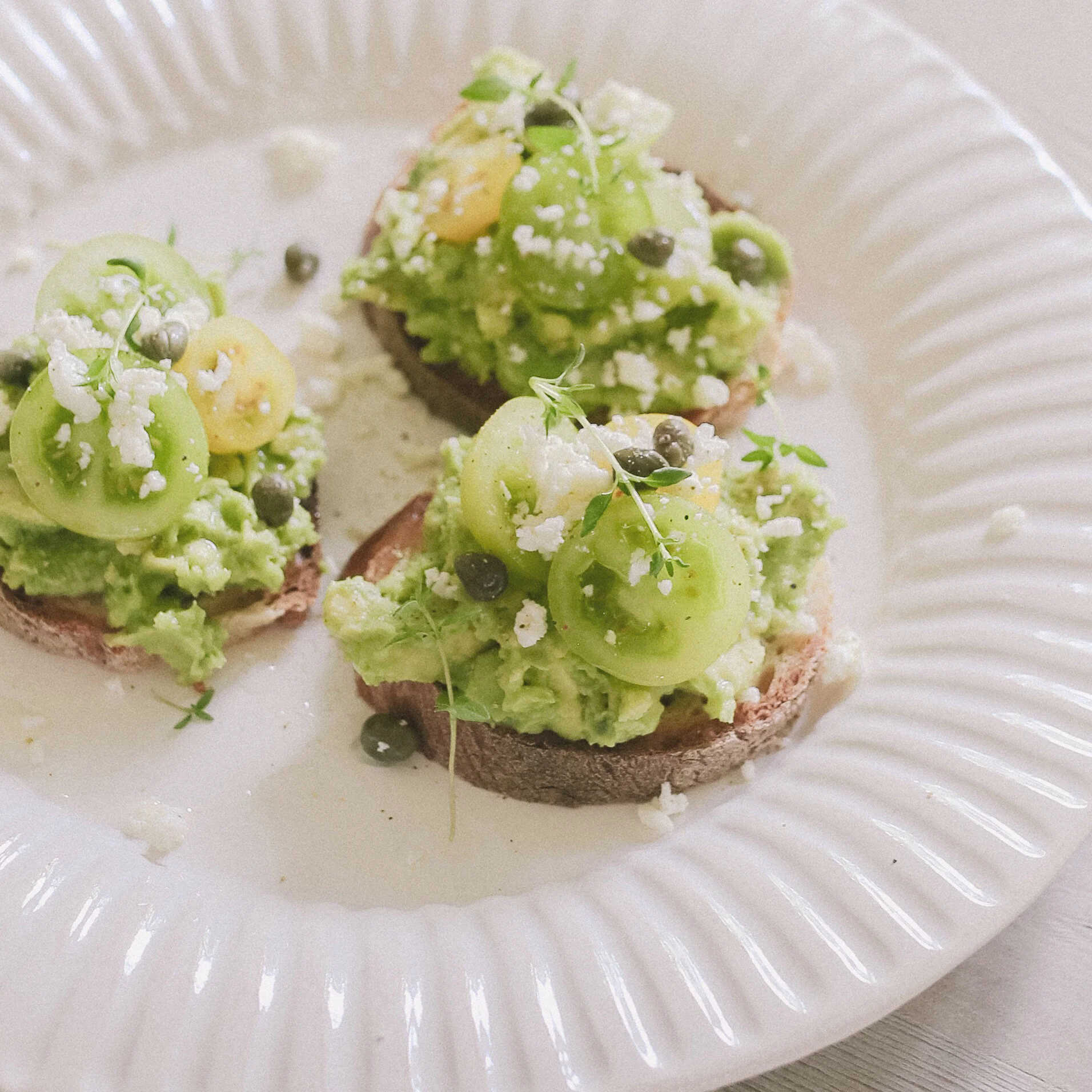 SMASHED AVOCADO ON TOAST WITH CRUMBLED FETA AND CAPERS