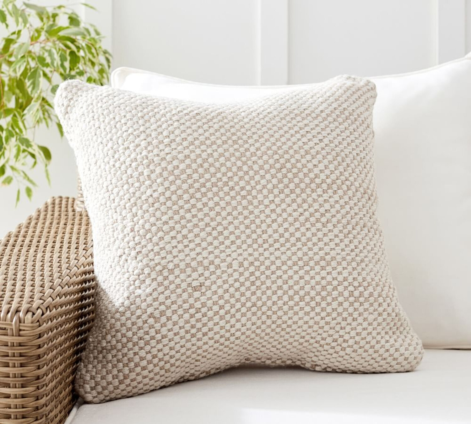 laverna-indoor-outdoor-pillow-202007-0018-laverna-indoor-outdoor-pillow-z-2.jpg