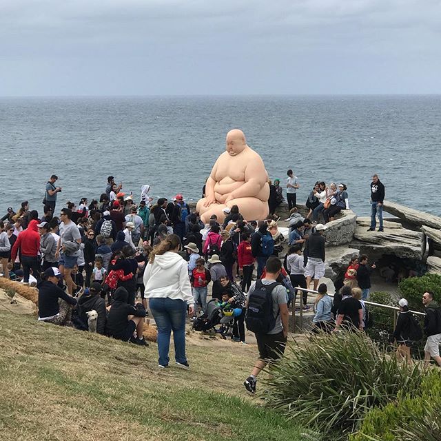 #Sculpturebythesea #sydney with my closest 100,000 friends! 😱all instagramming on cliff faces like there's no tomorrow (&amp; for some of the most daring that may be the case ...) #hottip go early morning Mon-Fri! BUT still love ❤️ you #wentworth pe