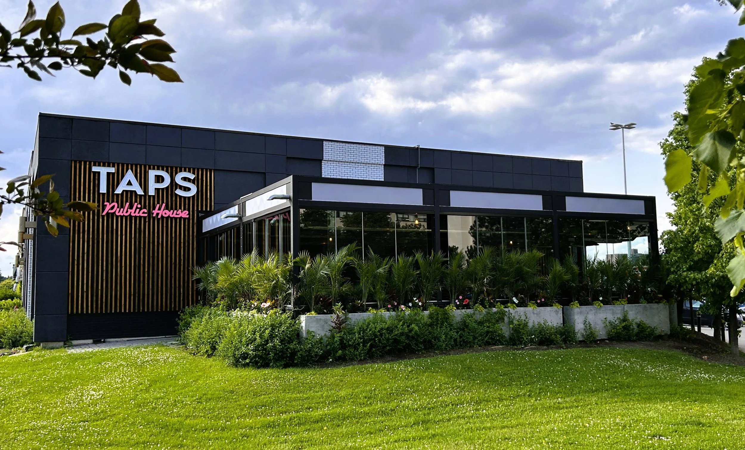 Taps Public House - Mississauga