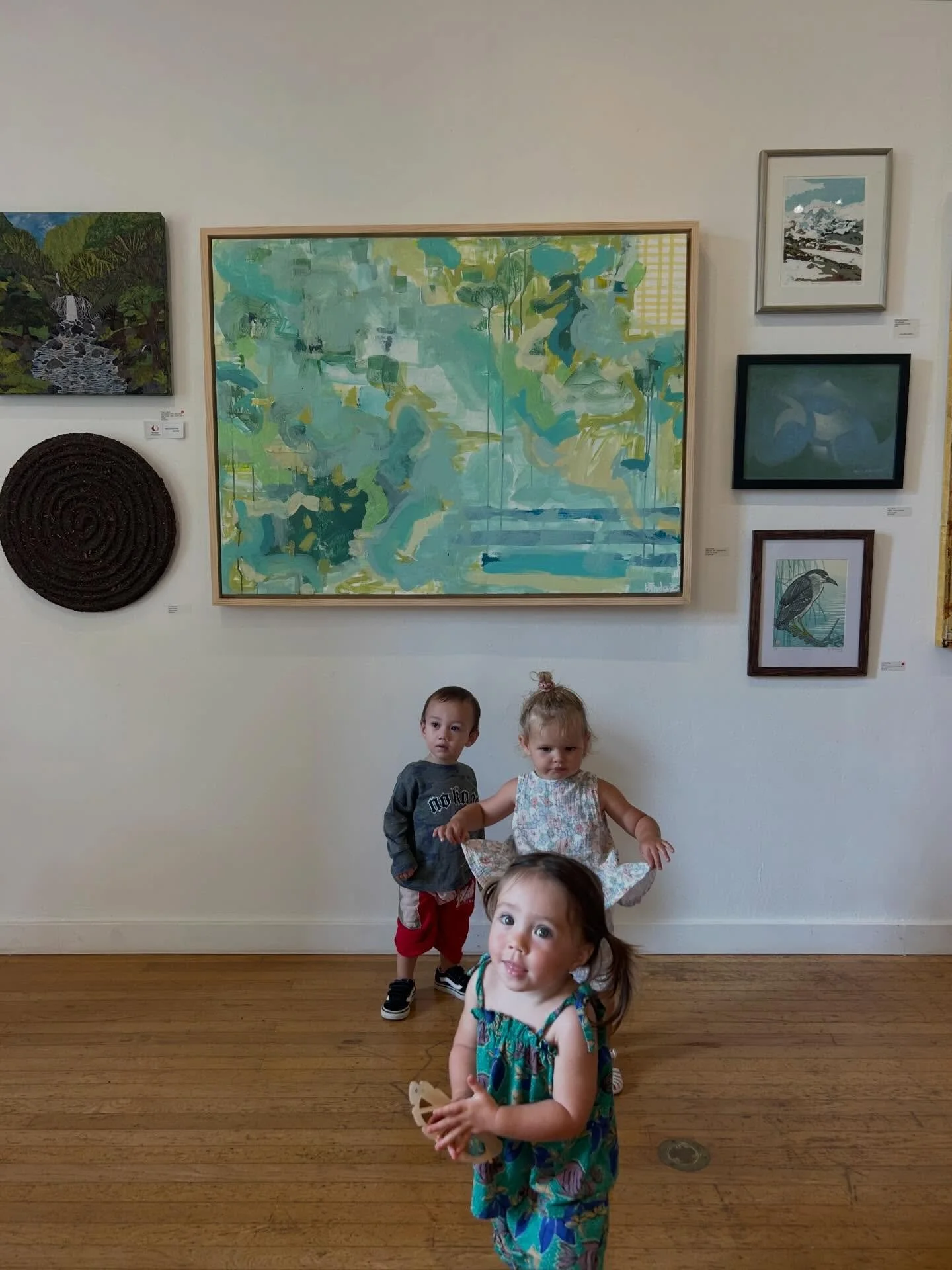 tide pools, no.1 (magnolia lou)
on view and available @huinoeau 
annual juried exhibition
juror @denisekarabinus 
16 january thru 20 february

seen here with a few main characters from our tiny and incredible village 🥹 the reality of toddlers at an 