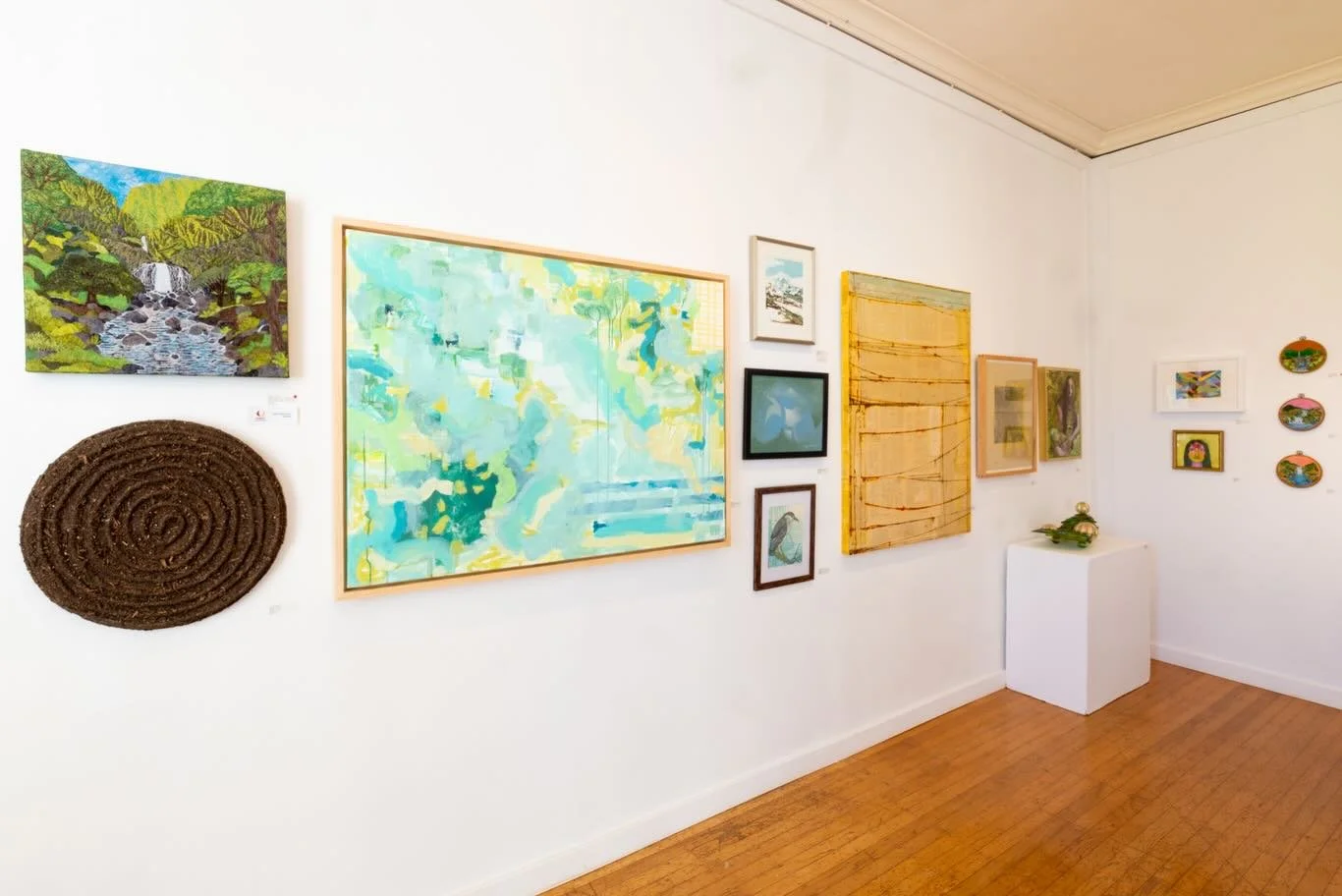 in situ @huinoeau annual juried exhibition - january &lsquo;26 🌊 grateful for the opportunity to show my work among the talented pool of artists on maui 🏝️ 

tide pools, no.1 (magnolia lou)
36&rdquo; x 48&rdquo;

#insitu #artgallerys #mauiartist #m