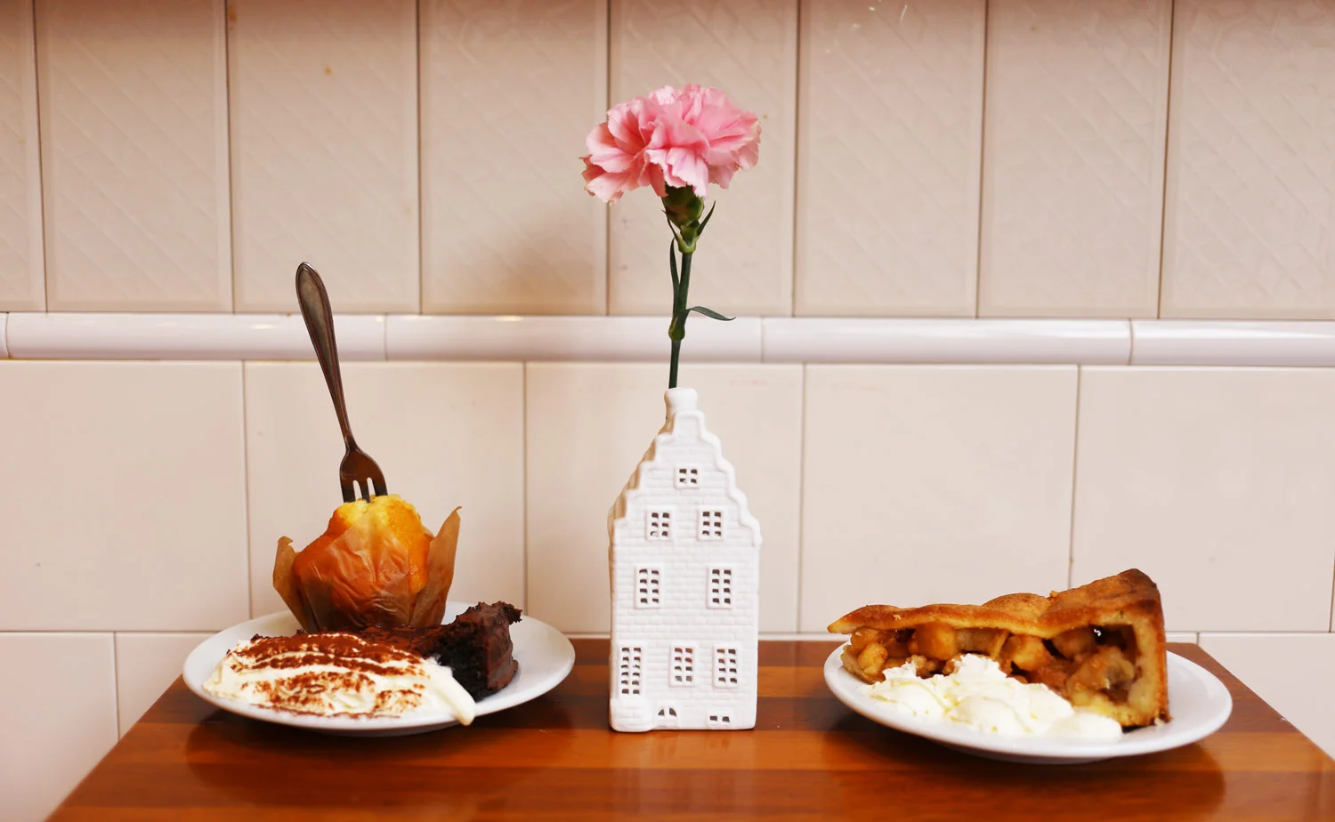 CAFE-STOCK_Chocolate-Cake-and-Apple-Pie_Hotel-The-Exchange_Hello-Miss-May-Food-Guide.jpg