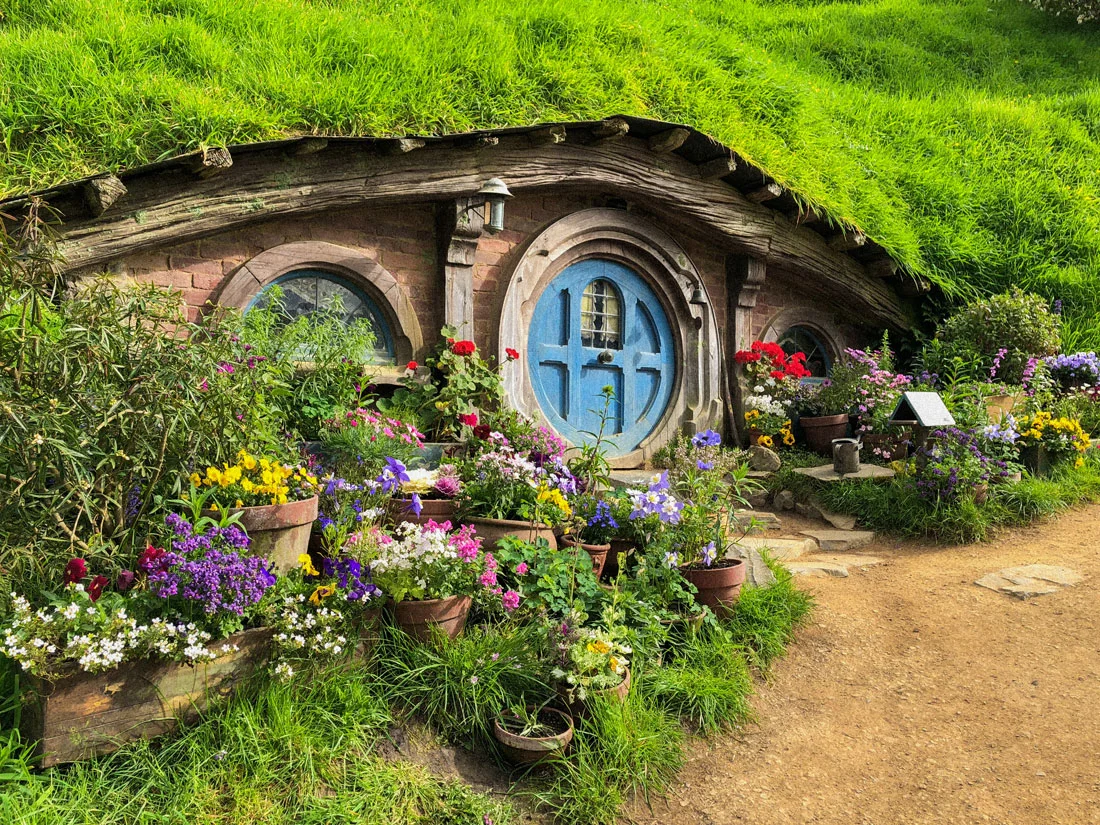 Hobbitton_Reddoor_Hello-Miss-May.jpg