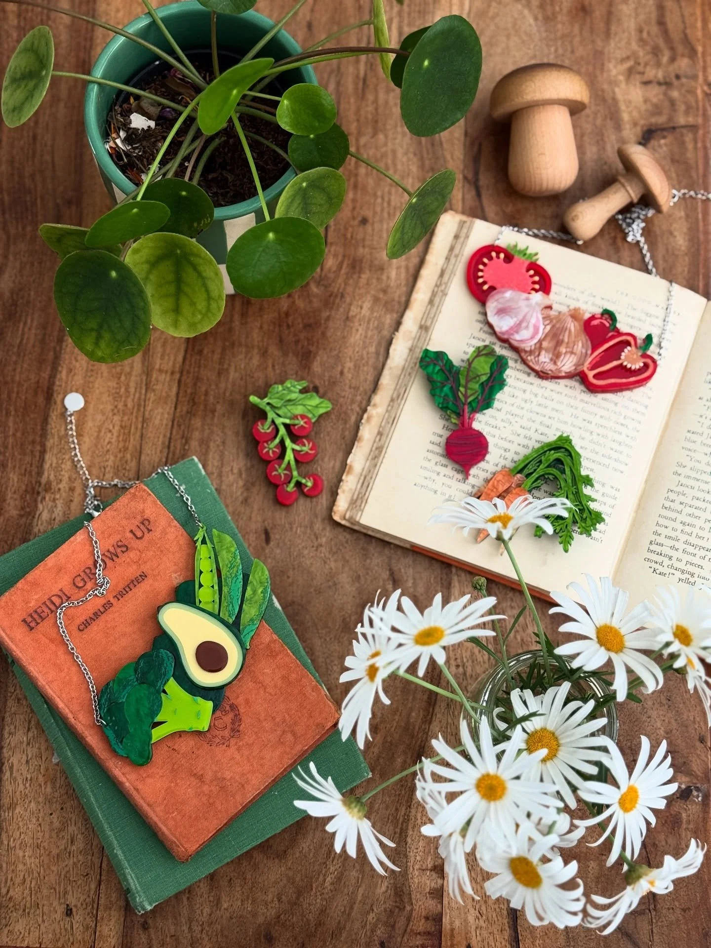 Loving my gorgeous Alice Zaslavsky x Erstwilder necklaces and brooches. They&rsquo;re all my favourite veggies. It&rsquo;s so pretty, I&rsquo;m so tempted to take a bite of the brooch haha! Thank you @erstwilder again for the beautiful collection. Th