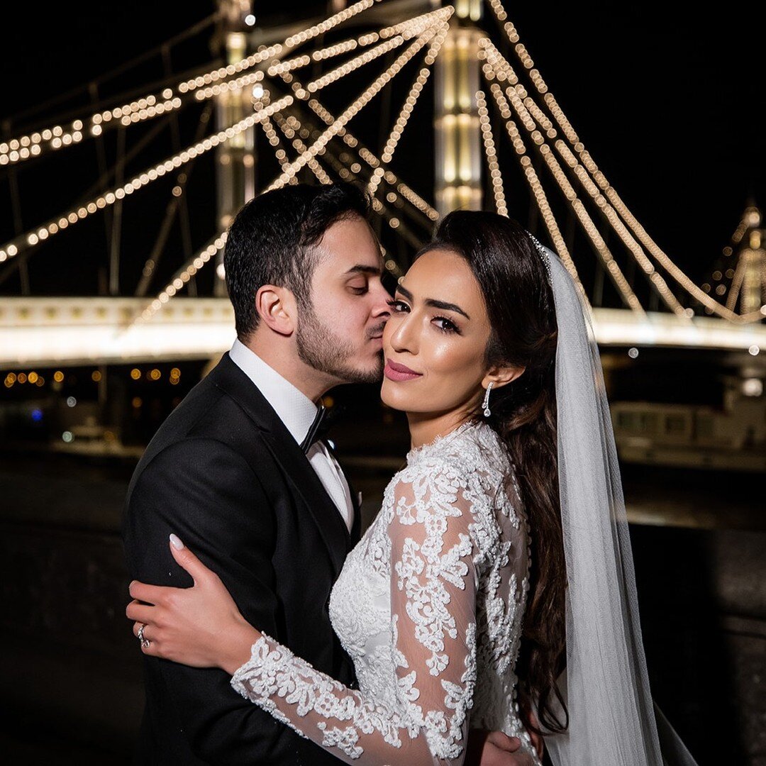 Night time at Albert Bridge ❤️ a thing of beauty steeped in history. ❤️ 
Albert Bridge is, arguably, the most elegant and romantic of all bridges across the Thames. Perfect for a wedding photoshoot at night ❤️ @xenadnan &amp; Mohammed that night was 