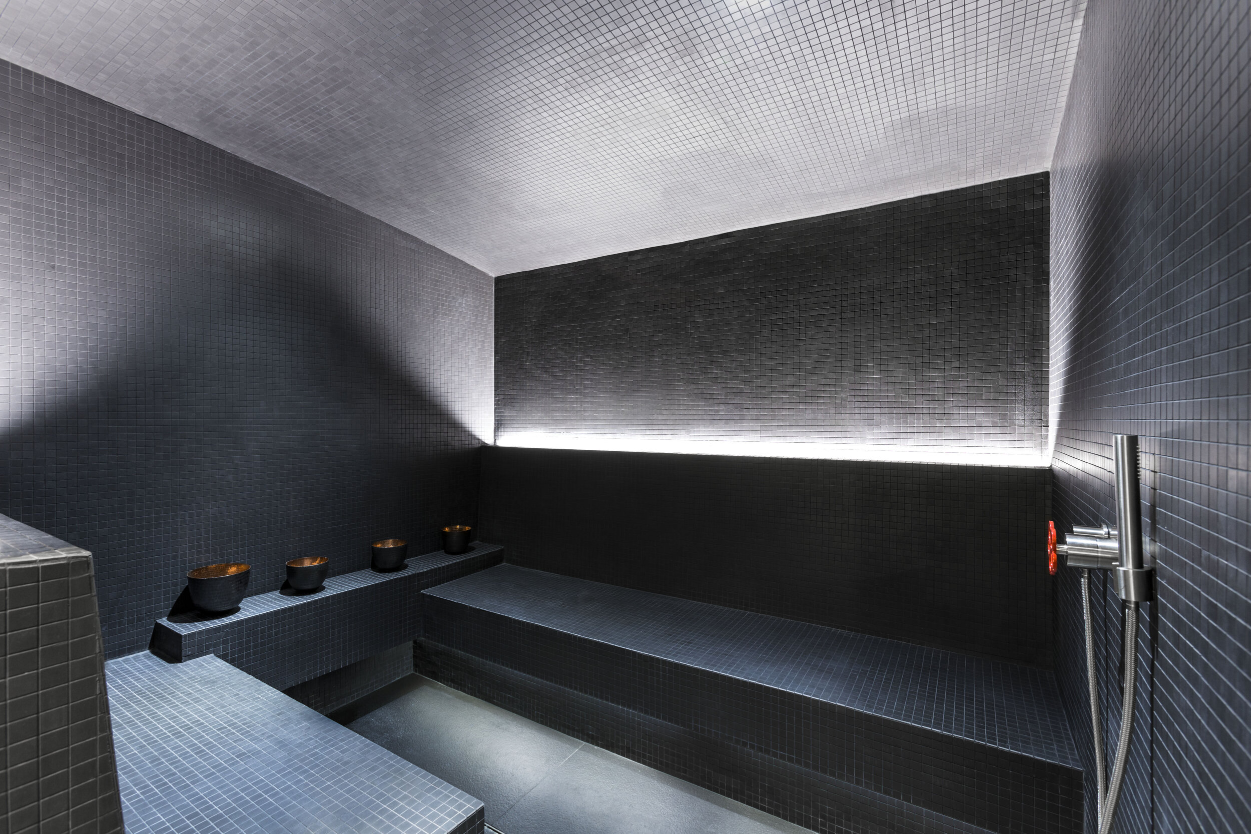 White 1921 Courchevel_Hammam_S. Candito.jpg