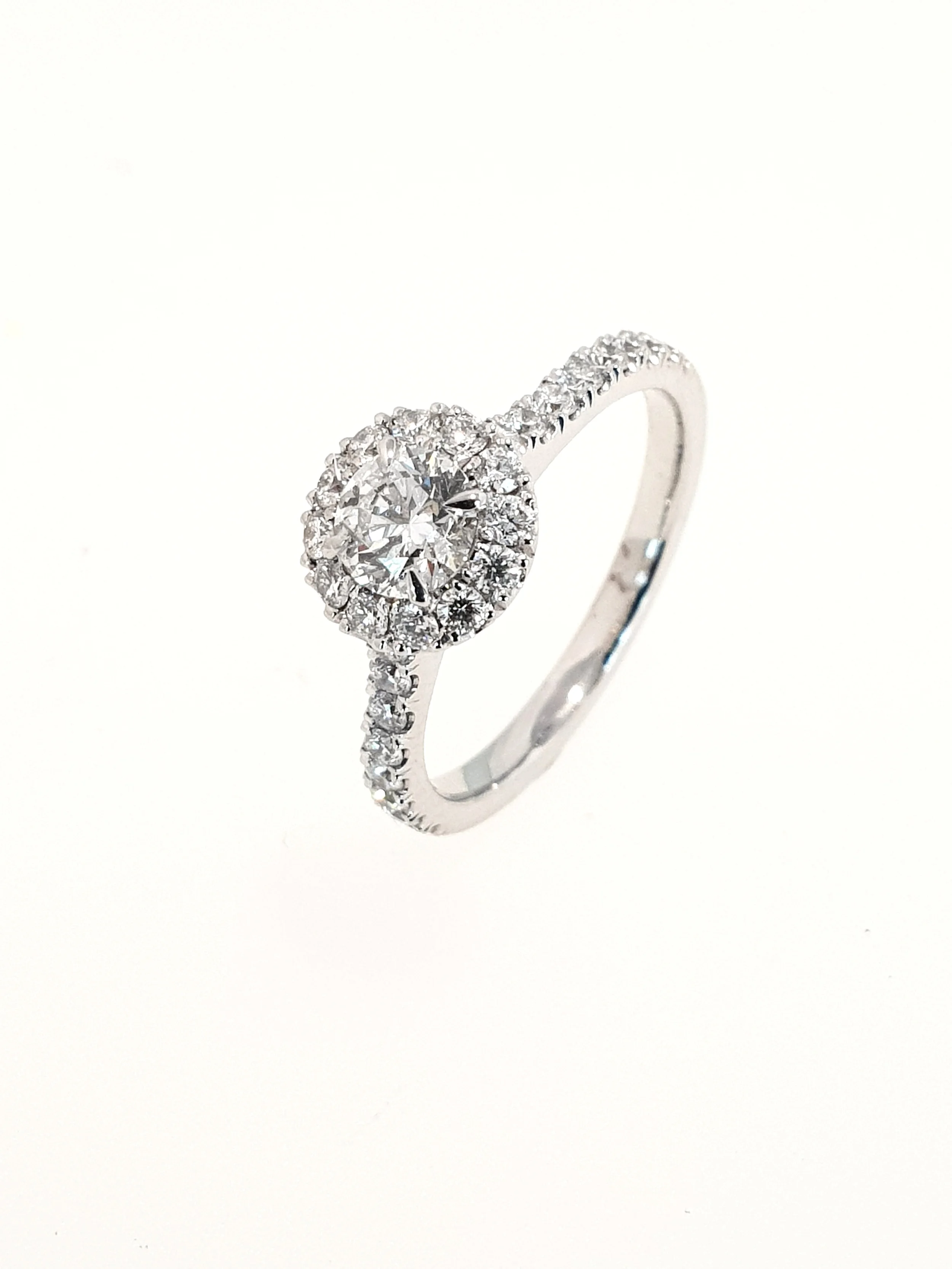 Platinum Diamond Halo Ring SOLD TCW: 1.01ct, F, SI1 Stock Code: N8897 £5400