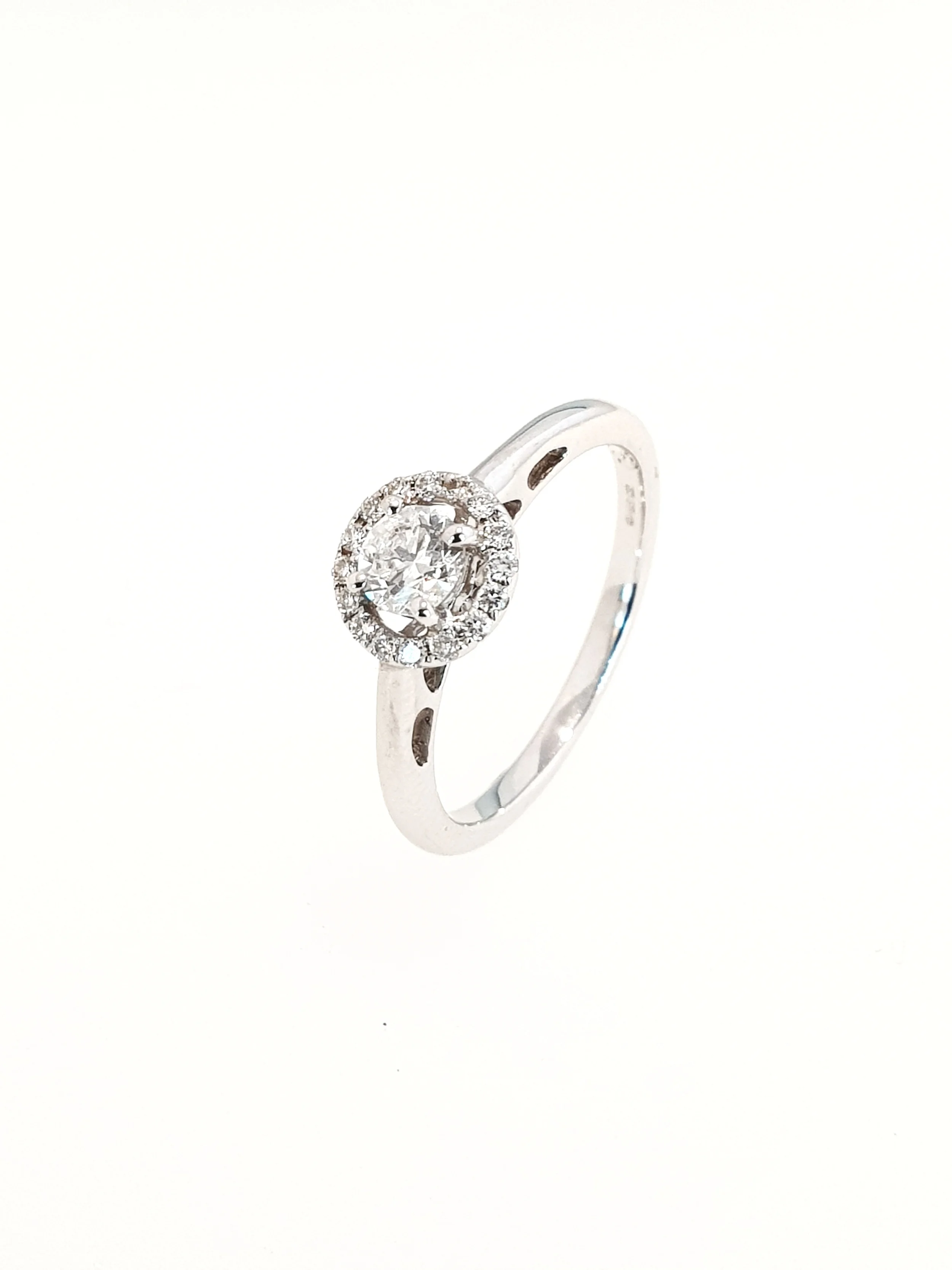 18ct White Gold Diamond Halo Ring SOLD TCW: .34ct, G, Si1 Stock Code: N8906 £1275