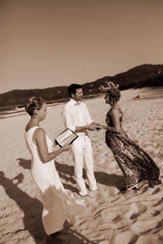 Noosa-beach-registry-style-beach-wedding