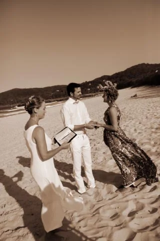 Noosa-beach-registry-style-beach-wedding