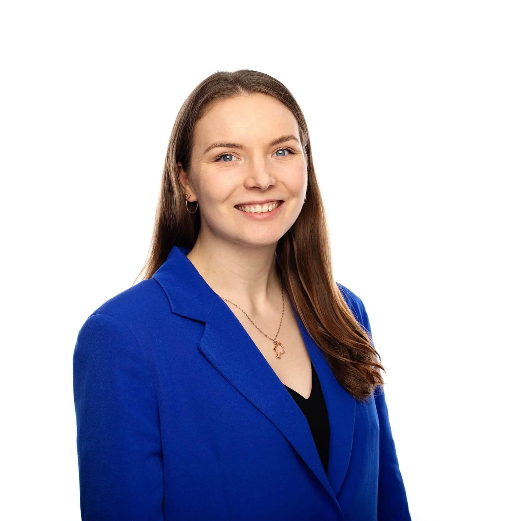 dame med brunt langt hår