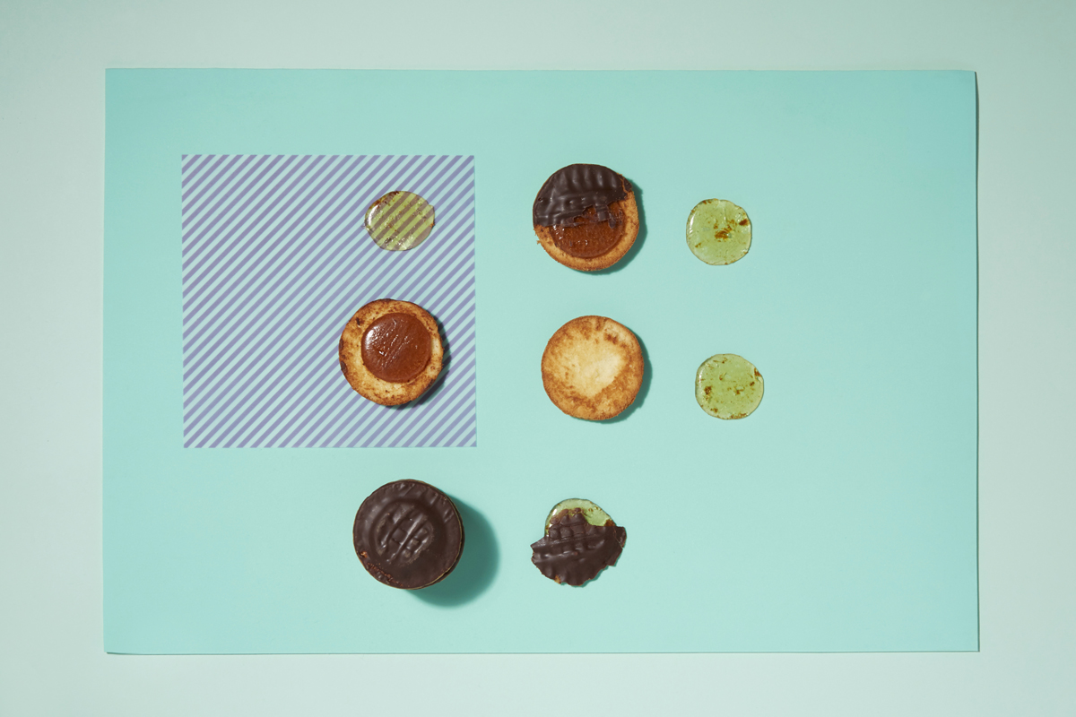 hannah-slaney-photography-the-human-condition-bad-eating-habits-deconstucted-jaffa-cakes-4060.jpg