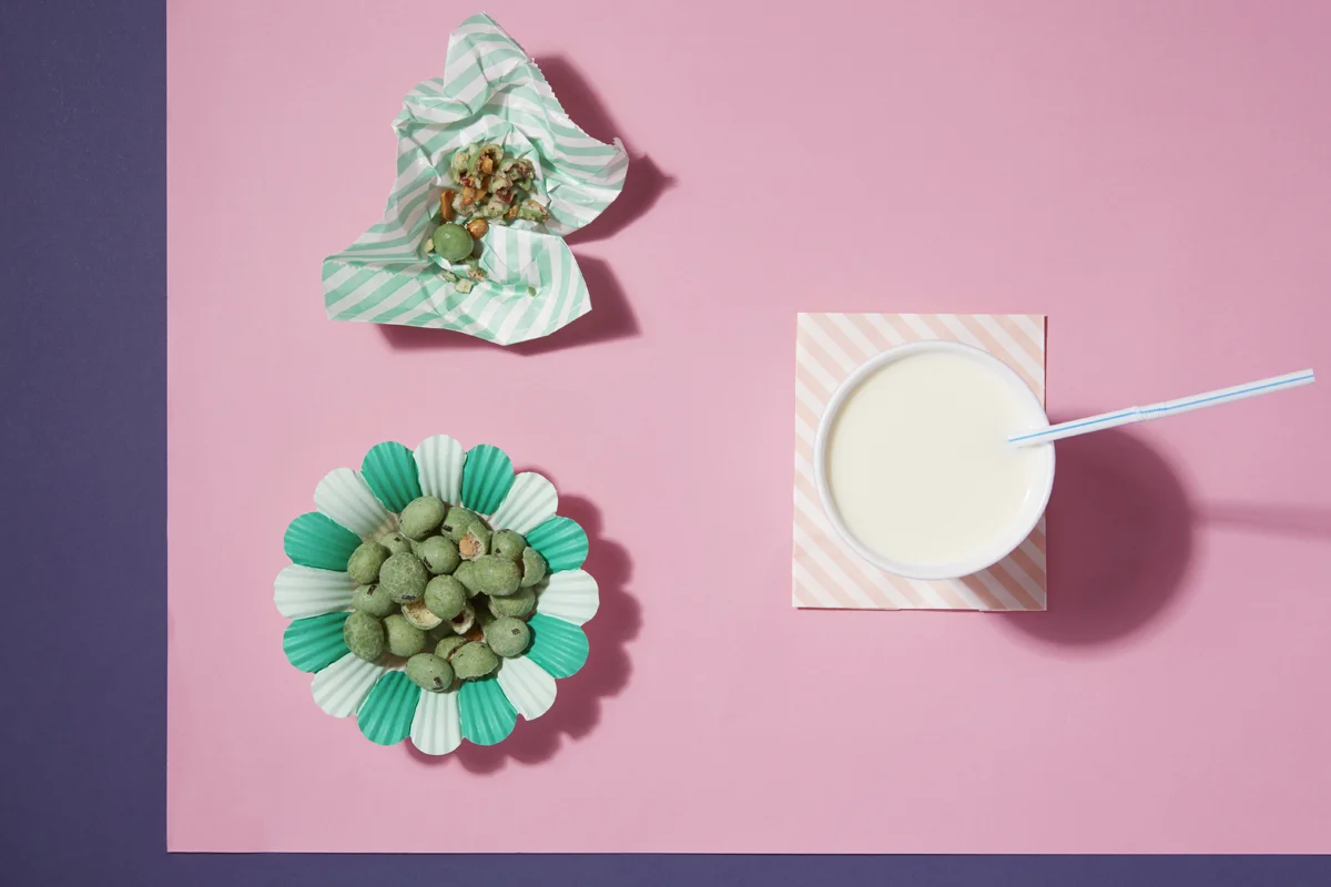 hannah-slaney-photography-the-human-condition-bad--eating-habits--pink-wasabi-miilk-play-with-food-4070.jpg