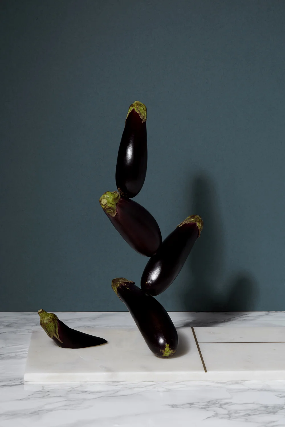 hannah-slaney-photography-still-life-food-sculptures-aubergines-4123.jpg