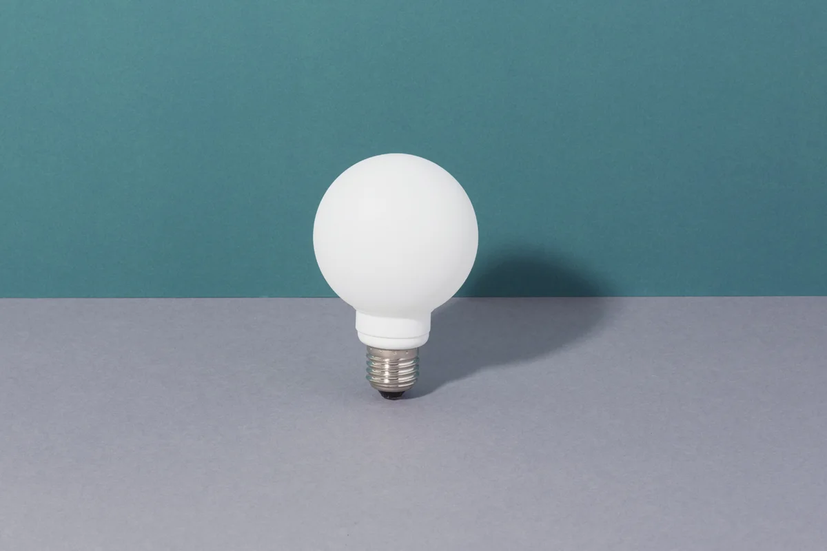 hannah-slaney-photography_still-life-energy-electrcity-bulb-0781.jpg