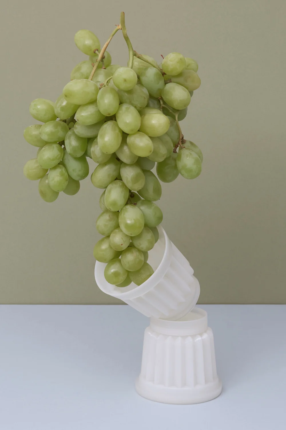hannah-slaney-photography-still-life-coach-trip-grapes-tupperware-3.jpg