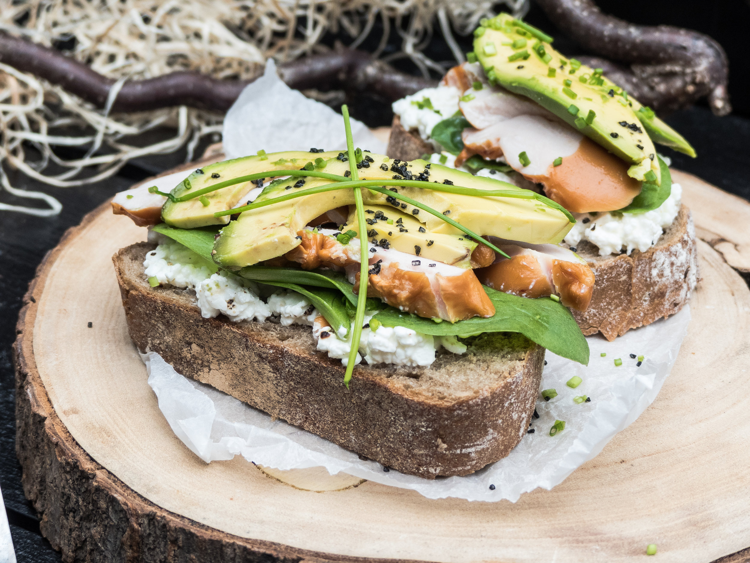 Beste Smoked chicken, cottage cheese & avocado on country bread NX-64