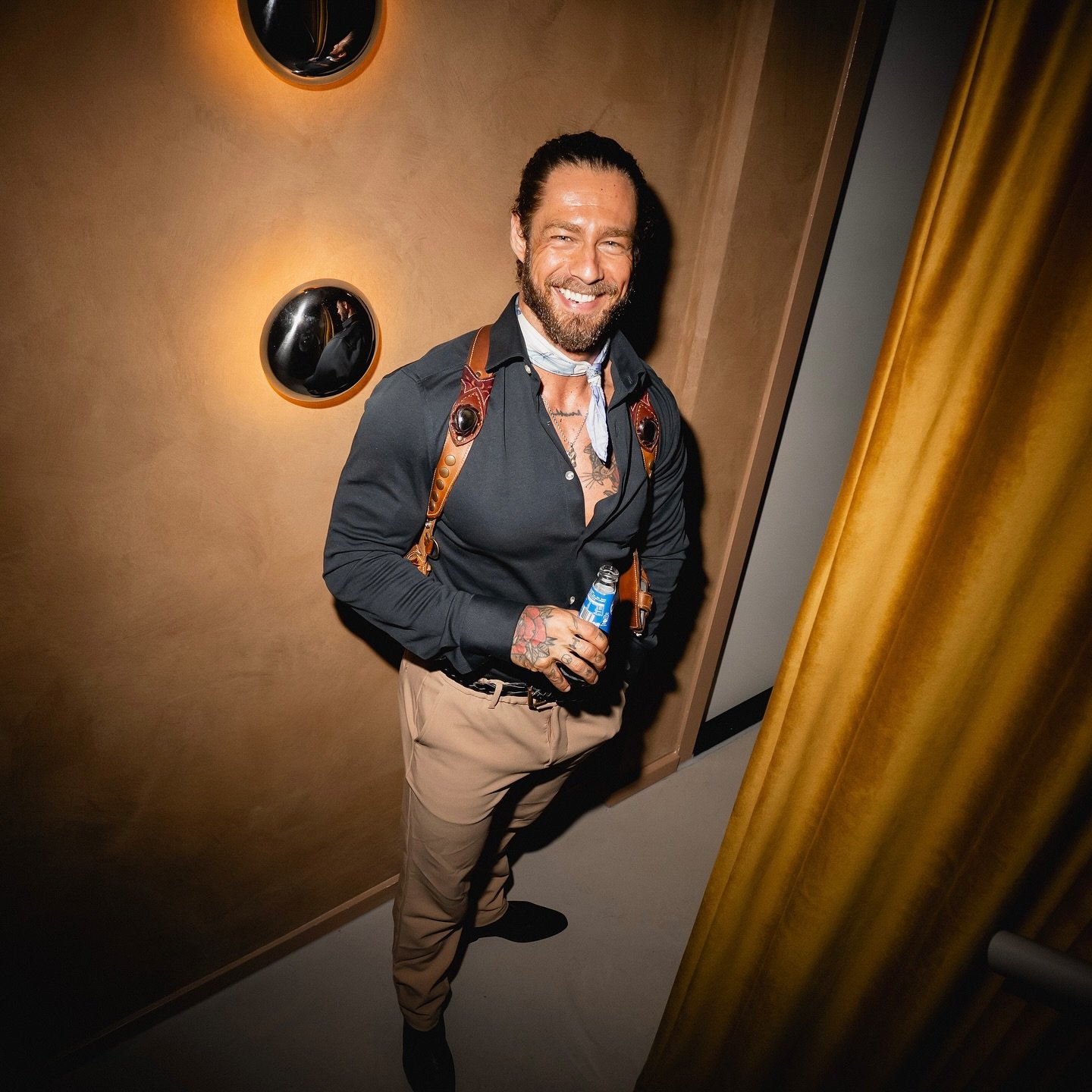 I ga dus bijna nooit stappen, but when I do, I make sure I look good and it&rsquo;s worth my while 😌🔥 
Dit is letterlijk die 1% van de tijd dat ik g&eacute;&eacute;n gymkleding aan heb &mdash; voel me net een fashionista #simaatje als ik dit zo typ