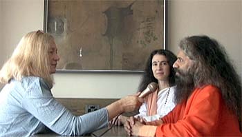 Bettina Gray interviews Swami Chidananda at the 2009 Parliament of the World’s Religions in Melbourne. Her live webcasts from the Parliament dramatized a communications revolution unimaginable 25 years earlier when she began interfaith work.