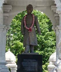 Vivekananda’s fame, exemplified by this stature of him at the Hindu Temple of Chicago, has overshadowed the important contribution of other Asian leaders at the 1893 Parliament.