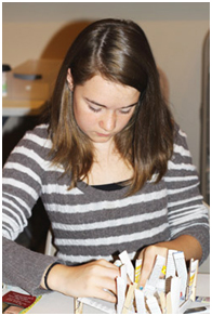 Middle-schooler crafting a basket from strips of old magazines – Photo: VG