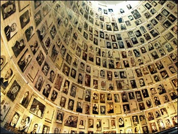The Yad Vashem Hall of Names in Jerusalem containing pages of testimony commemorating the millions of Jews who were murdered during the Holocaust. – Photo: Wikipedia