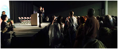 The thousands attending the plenary focused on women gave Marianne Williamson a standing ovation. – Photo: JO