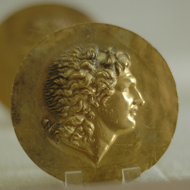 A victory medallion with the image of Alexander the Great, minted around the second century CE. – Photo: Wikimedia, Marie-Lan Nguyen