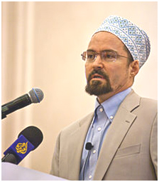 Sheikh Hamza Yusuf, speaking in Doha, Qatar. – Photo: Wikipedia, Omar Chatriwala