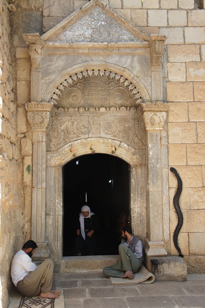 The temple entrance at the Yazidi sanctuary in Lalish, Iraq – Photo: Wikipedia, CC3.0