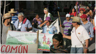Doris (middle rear, with a white scarf) marching with the indigenous leaders arriving in Guadalajara on May 5. – Photo: TIO