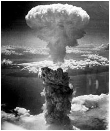 The mushroom cloud from the atomic bombing of Nagasaki, April 9, 1946 – Photo: Wikipedia