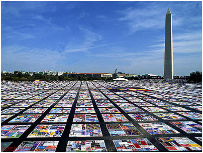 The AIDS quilt project began with 32 who were memorialized to more than 94,000. – Photo (from 2010): Wikepedia
