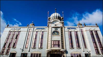 Guru Nanak Gurdwara in Smethwick Sandwell, West Midlands, is one of the first and the largest gurdwaras in the United Kingdom. – Photo: Wikipedia