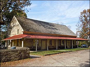 Plymouth Friends Meetinghouse in Montgomery County, Pennsylvania – Photo: Wikipedia