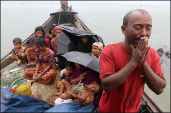 Rohingya refugees flee violent mobs in Myanmar. – Photo: Anurup Titu/IPS