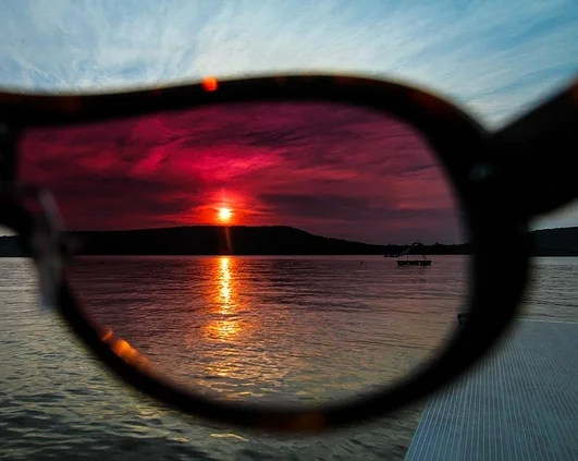 “ Through the Looking Glass ” -Photo: Nancy Anne L. Merolle , Cc 2.0 nd