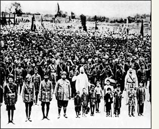 The Khudai Khidmatgars or “Servants of God” were the world’s first “army of peace.” – Photo: Wikimedia